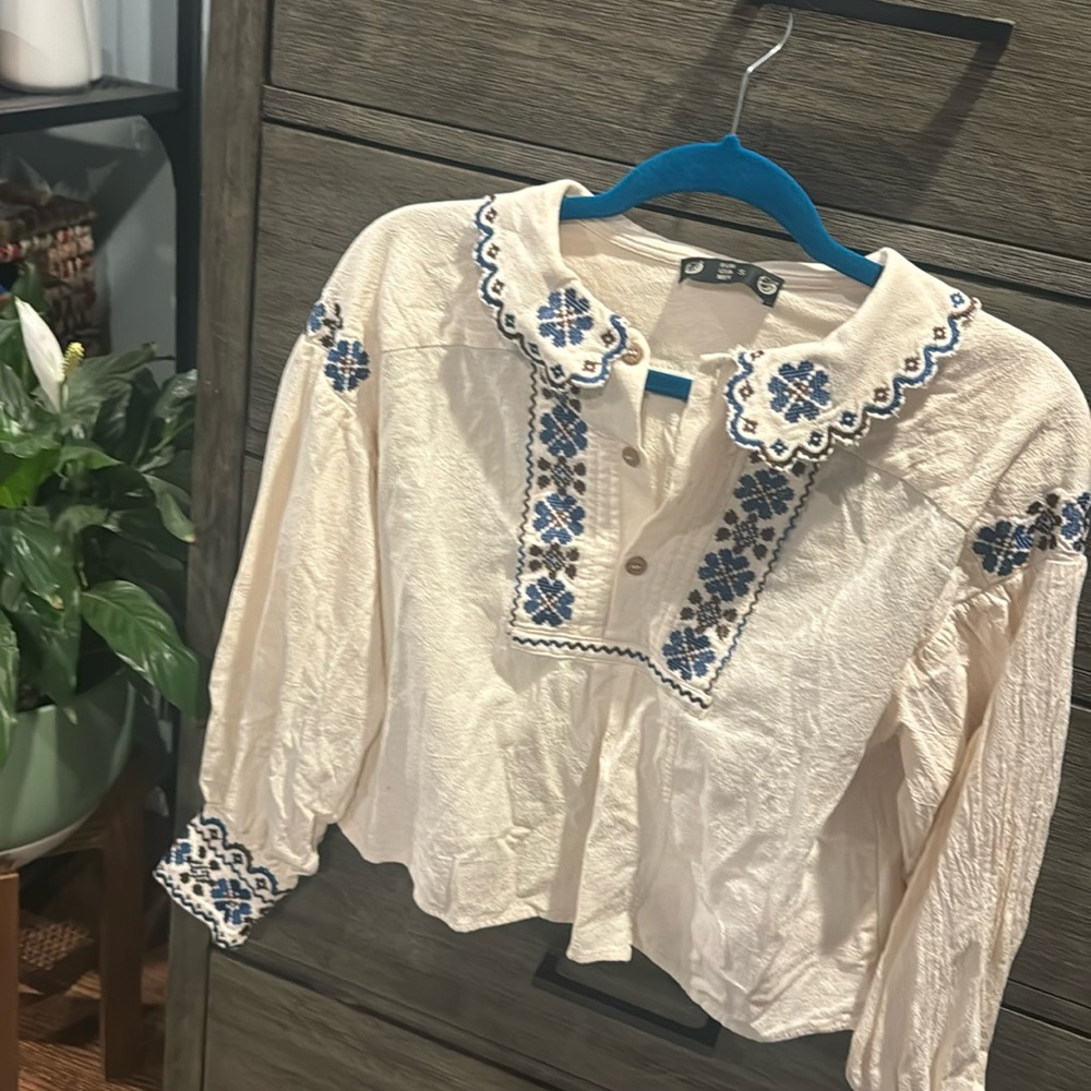 kuril Thousand Island City Embroidered Shirt Size Small